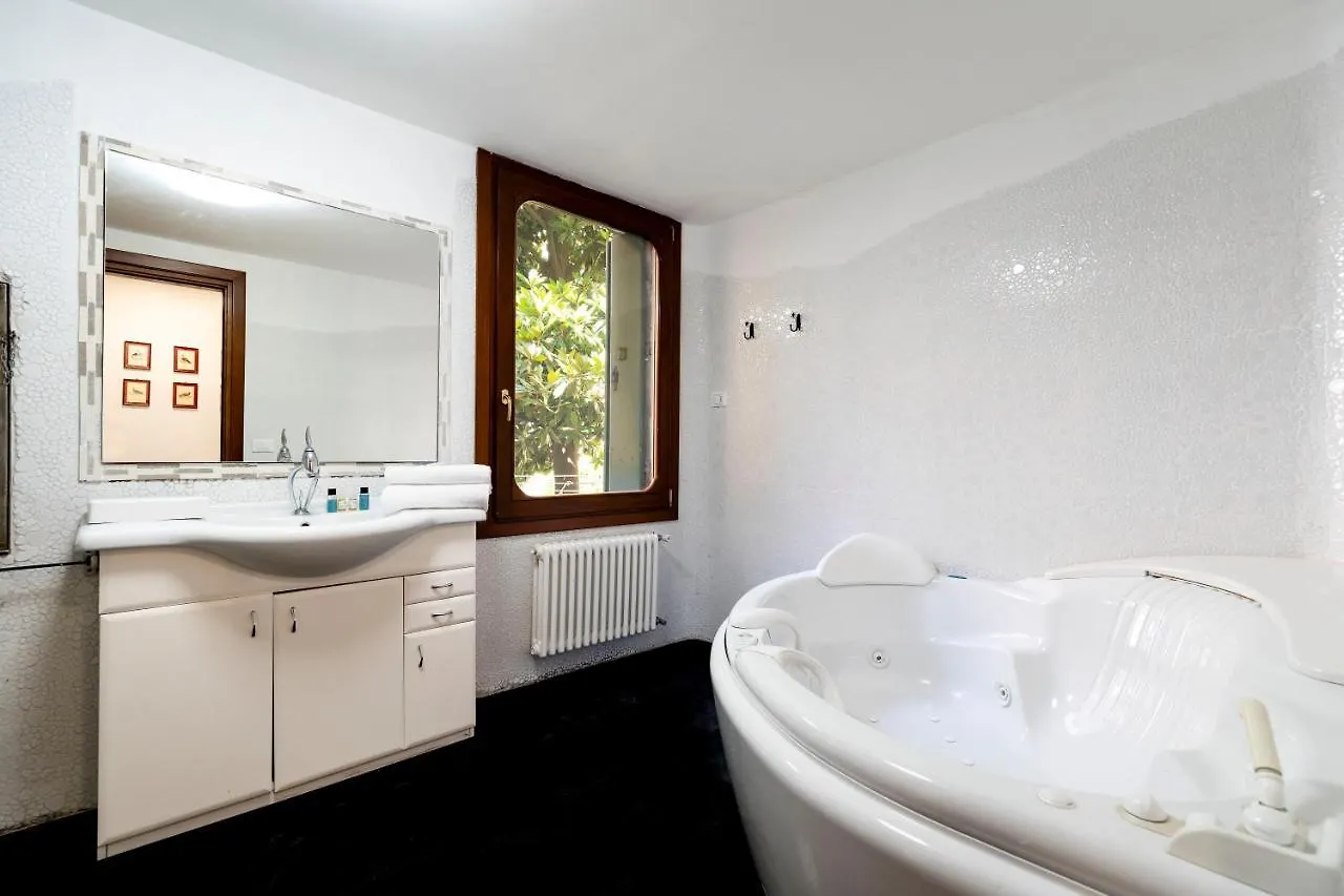 Ferienwohnung Ca' Mandorla 027042Loc09523 Venedig